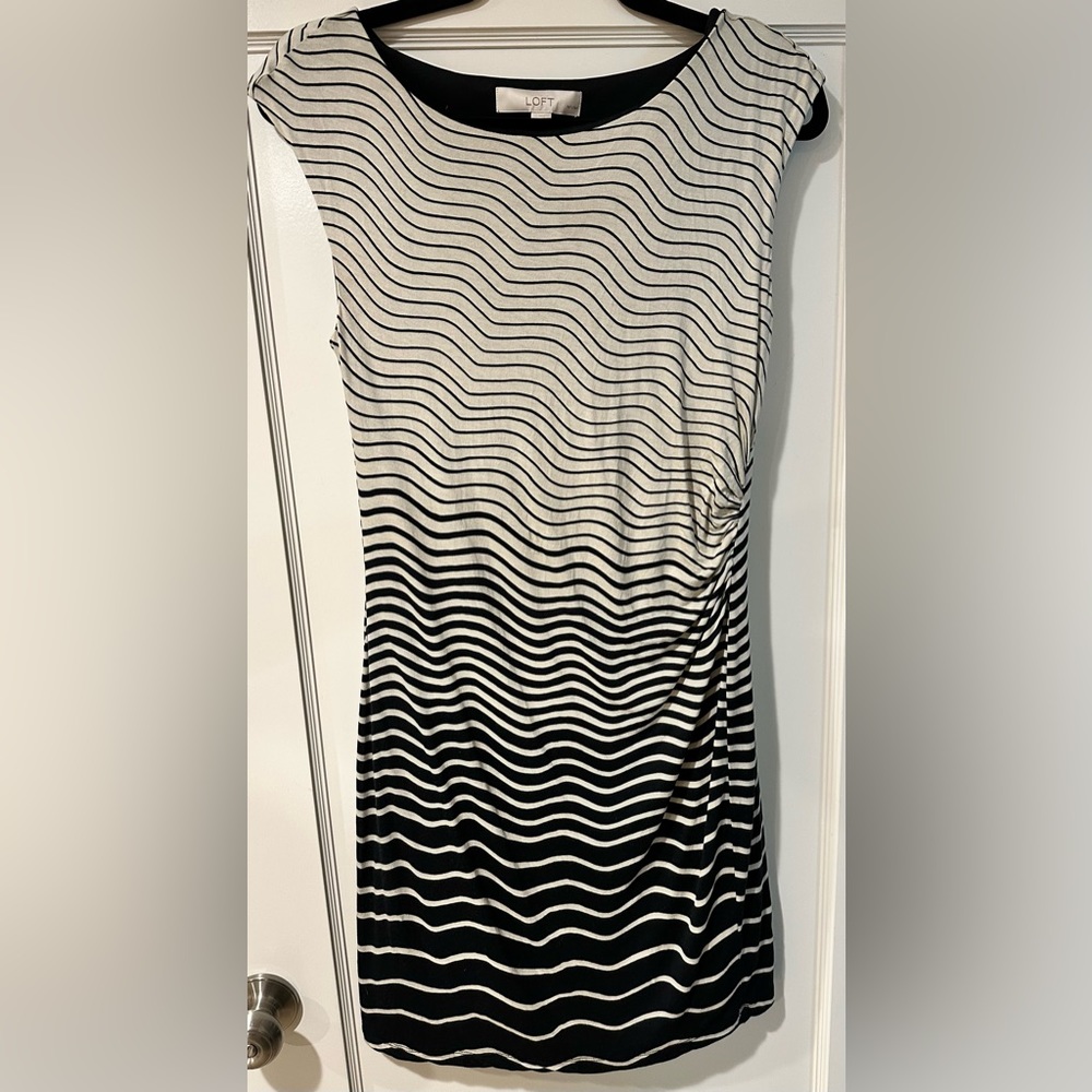Loft Medium Petite shift dress